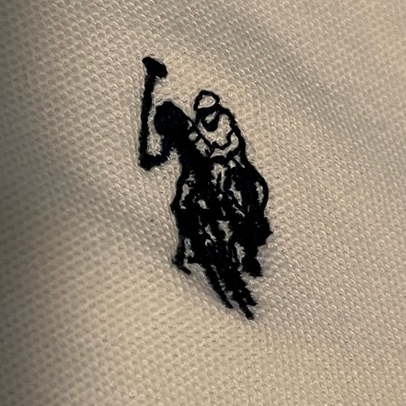 WOMEN’S WHITE U.S. POLO ASSN COLLARED POLO, SIZE XS, 2 BUTTONS - Picture 3 of 4